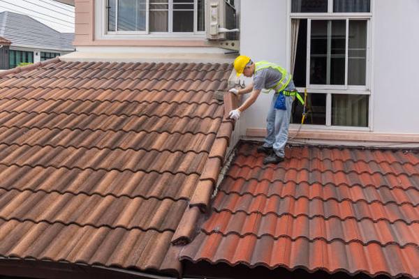 What to Expect During a Roof Replacement: Contractor Perspectives